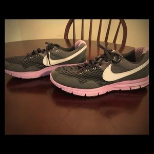 Ladies Nike Lunarfly Size 9.5 Charcoal & Lilac